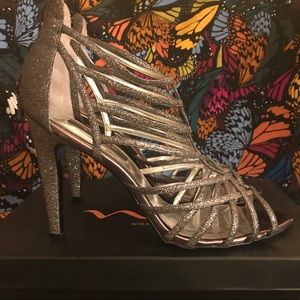 Nina Pewter Medina Glitter Sandal      Size 11